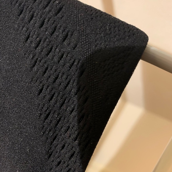 Lululemon Laser-cut Leggings size 6, black - Picture 3 of 5